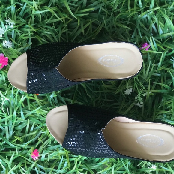 Italina SHIMMER Black Comfort Peep Toe Wedge SZ 10 - Picture 7 of 7